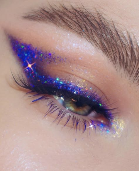 Спонж Beauty Blender, Maquillage On Fleek, Cute Eye Makeup, Rave Makeup, Eye Makeup Designs, Dope Makeup, Creative Eye Makeup, Makeup Hacks, Blue Rainbow