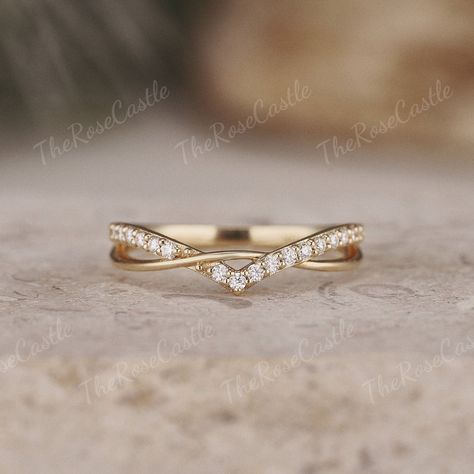 Unique Round Moissanite Wedding Band Solid Gold Rings Vintage Moissanite Stacking Ring Custom Wedding Ring Art Deco Women Handmade Jewelry ITEM DETAILS ●Available in yellow, white or rose solid 10k, 14k or 18k gold. This ring can be made in Platinum. ❀❀Wedding band  Stone: Moissanite Shape: Round shape Weight: about 0.19ct Band width around 1.5mm Visit my shop for more jewelry: https://www.etsy.com/shop/TheRoseCastle if you would like to customize your unique ring, you may contact us about your ideas and pictures. Hope I could get the chance to create fabulous rings for you! ❀Production ---- This ring is handmade and very good quality! Please allow 2-4 weeks for production. It can be made to any ring size.  ❀Engraving service We accept the engraving order, leave a note when placing an orde Wedding Rings Multiple Bands, Indian Wedding Rings Gold Women, Alternative Wedding Bands For Women, Cute Wedding Rings Unique, Wedding Bands For Women Stack, White And Yellow Gold Wedding Band, Wedding Band For 3 Stone Ring, Nested Wedding Band, Women’s Rings