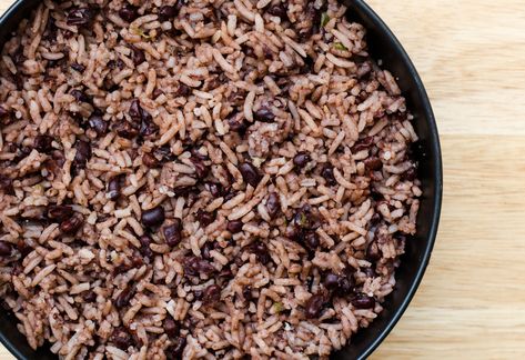 A big batch of arroz congri to fill up on (and ensure leftovers for later). Congris Cubano Recipe, Cuban Congri, Traditional Pozole Recipe, Flan Cubano, Cubano Recipe, Latino Recipes, Beef Picadillo, Fried Corn Tortillas, Latin Dishes