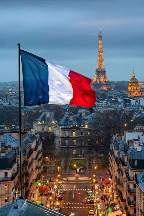 Paris Vibe, Paris Living, Paris France Eiffel Tower, France Country, France Aesthetic, Romantic Paris, France Flag, Parisian Life, Famous Buildings