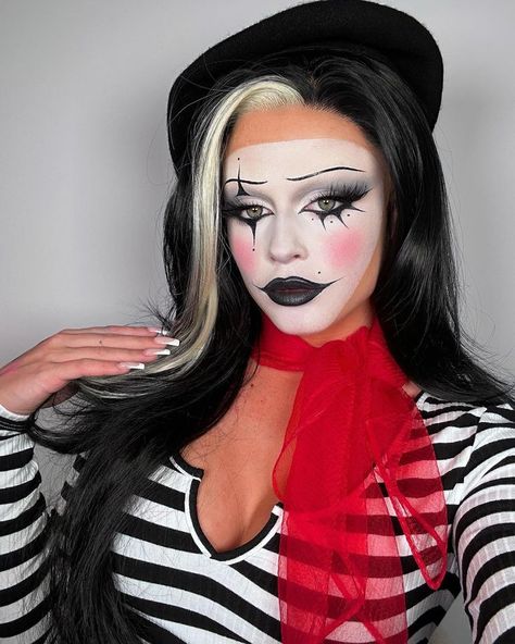 Easy Clown Halloween Makeup, Halloween Makeup Simple, Halloween Makeup Looks Easy, Halloween Makeup Terror, Makeup Ideas Cute, Simple Halloween Makeup, Makeup Looks Easy, Unique Halloween Makeup, Clown Costume Women