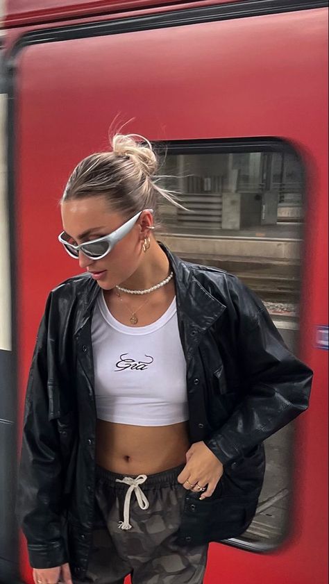 various colours Balenciaga Glasses Outfit, Balenciaga Sunglasses Aesthetic, Balenciaga Sunglasses 2022, Balenciaga Sunglasses Outfit, Vintage Sunglasses Outfit, Sunglasses Outfit Aesthetic, Train Station Outfit, Poses With Sunglasses, Sunglasses Aesthetic Outfit