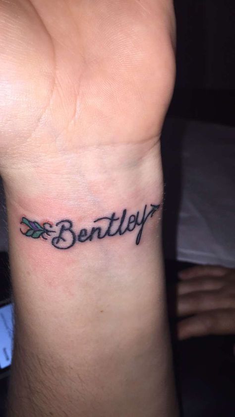 My friend got her kids name on her wrist. It's similar to mine. #name #tattoo #Bentley #kids #arrow Tattoos For Childrens Names, Daughters Name Tattoo, Family Name Tattoos, Symbol For Family Tattoo, Name Tattoos For Moms, Baby Name Tattoos, Pawprint Tattoo, Mouse Tattoos