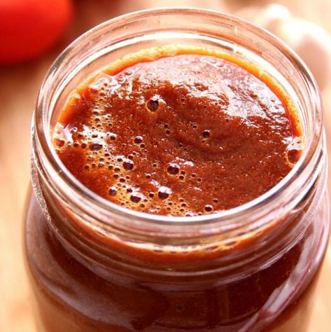 Homemade enchilada sauce made with just 7 ingredients is my new favorite diy recipe. I will never buy it in a can again! #enchiladas Enchiladas Mexicanas, Enchiladas Sauce, Enchiladas Potosinas, Diy Sauces, Enchiladas Casserole, Enchilada Sauce Recipe, Enchilada Sauce Easy, Crisp Recipes, Broccoli Bacon