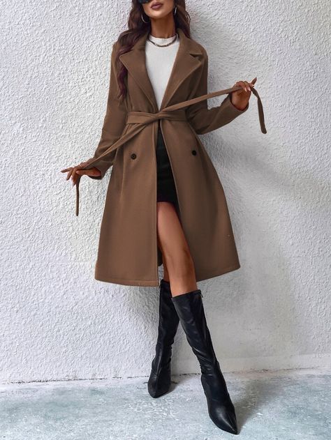 Fall outfits inspiration Long Brown Trench Coat, Uk Style Woman Outfits, Boss Lady Style, Long Brown Coat, Brown Coat Women, Trench Coat Beige, Women's Trench Coat, Stylish Winter Coats, Coat With Belt