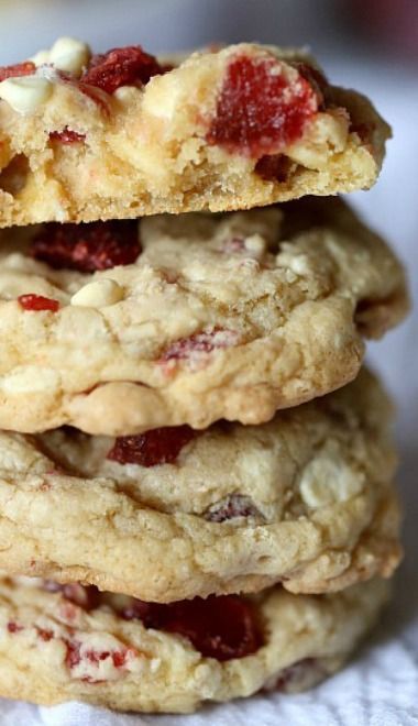 Easy Homemade Cookies, Cookies And Cups, Cream Cookies, White Chocolate Chip Cookies, Strawberry Cookies, Chewy Chocolate Chip Cookies, Crinkle Cookies, Homemade Cookies, Yummy Sweets