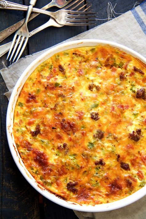 Crustless Country Quiche Quiche With Sausage, Tarts Savory, Quiche Crustless, Sausage Quiche Recipes, Quiche Breakfast, Filet Mignon Chorizo, Sausage Quiche, Pies Recipes, Savory Pies