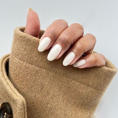 The Best Nail Shapes For Your Zodiac Sign, From “Duck Nails” To XL Tips Best Nail Shape, Perfect Nail Shape, Natural Nail Shapes, Nail Shapes Squoval, Oval Shaped Nails, Lipstick Nails, Squoval Nails, Duck Nails, Trendy Nail Art Designs