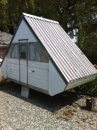 Oh the things I could do to this sweet little trailer!! 1973 Dualcraft Camping Trailer Tent Camping Ideas, A Frame Trailer, A Frame Camper, Rubber Roof, Homemade Camper, Tin Can Tourist, Teardrop Camper Trailer, Travel Camper, Road Trip Camping