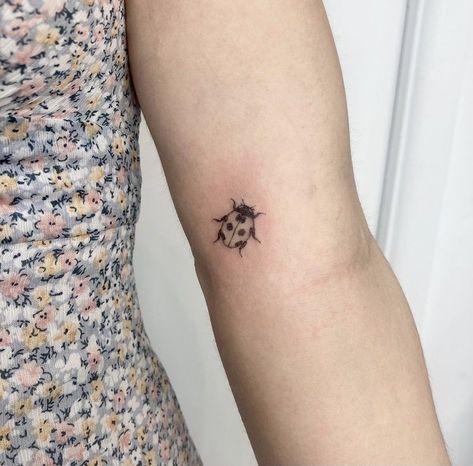 Quarter Sized Tattoos, Small Bug Tattoo, Aesthetic Miraculous Ladybug, Over Knee Tattoo, Ladybird Tattoo, Aesthetic Miraculous, Ladybug Tattoo, Lady Bug Tattoo, Bug Tattoo