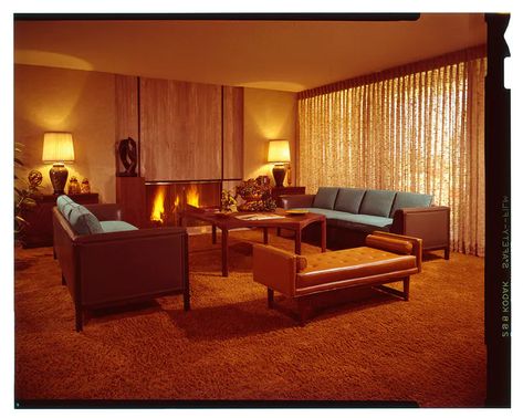 View of the Tennis Club Hotel, 1967, Palm Springs, California. Photograph by George R. Szanik from Arthur Elrod by Adele Cygelman, reprinted by permission of Gibbs SmithPhotograph by Ernest Silva from Arthur Elrod by Adele Cygelman, reprinted by permission of Gibbs Smith. Monochromatic Composition, Palm Springs Interior Design, Palm Springs Interior, 70s House, Spring Interiors, Retro Interior Design, Tennis Club, Mid Century Modern Interiors, Palm Springs California