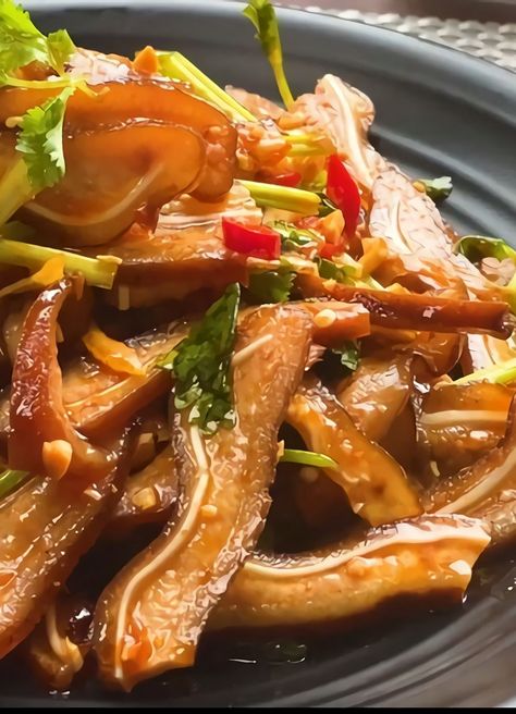 Pork Ears Recipe, Pig Skin Recipe, Pigs Ears Recipe, Chinese Pig Feet Recipe, Pig Ears Recipe, Pig Feet Recipe, Offal Recipes, Asian Side Dishes, Chinese Recipe