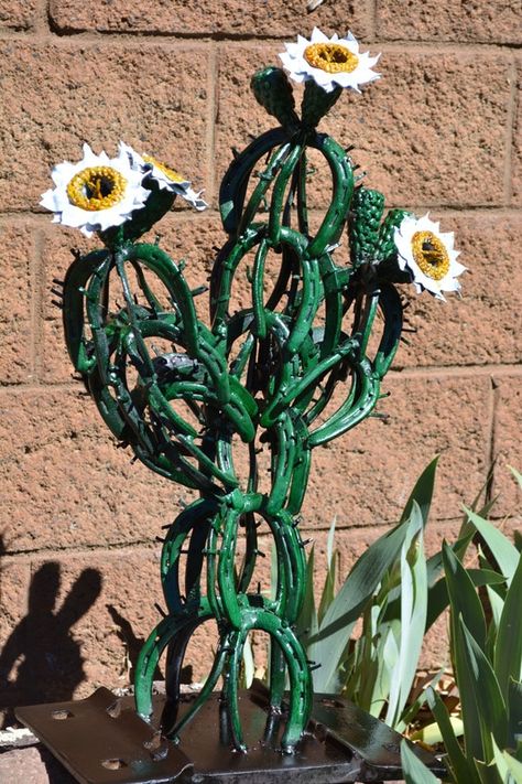 Williams Az, Horseshoe Crafts Projects, Welding Gear, Welding Crafts, Unique Garden Art, Horseshoe Projects, Rustic Vintage Decor, Western Crafts, Horseshoe Decor