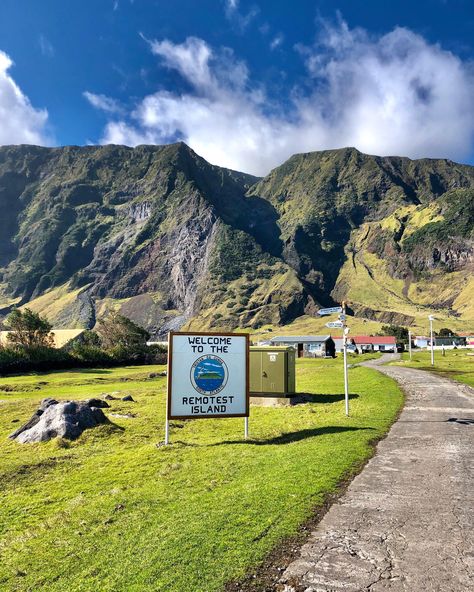 I travelled to Tristan da Cunha - The worlds most remote island - It's beautifully isolated Tristan Da Cunha Islands, Saint Helena Island, Lonely Island, Remote Places, British Overseas Territories, Saint Helena, Map Projects, Adventure Landscape, Breathtaking Places