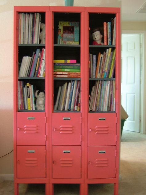 lockers minus a few doors = bookshelves Locker Shelves, Industri Modern, Vintage Lockers, Diy Toy Storage, School Lockers, The Design Files, Redo Furniture, Kid Spaces, Repurposed Furniture