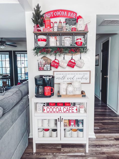 Small Space Coffee Bar, Bars In Kitchen, Christmas Coffee Bar Ideas, Christmas Coffee Station, Christmas Coffee Bar Decor, Coffee Bar Christmas, Coffee Bar Inspiration, At Home Coffee Bar, Coffee Bar In Kitchen