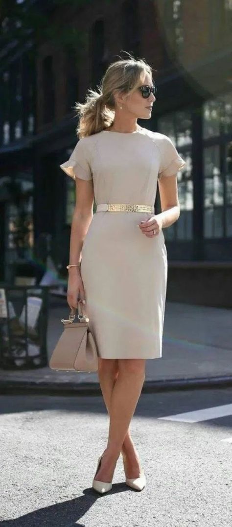 Check this business professional attire out for all the outfits that will have your co-workers wishing they could steal from your closet. Professional Work Outfit, Foto Tips, Elegante Casual, Professional Attire, Work Outfits Women, Professional Outfits, Work Attire, Business Outfits, Office Fashion