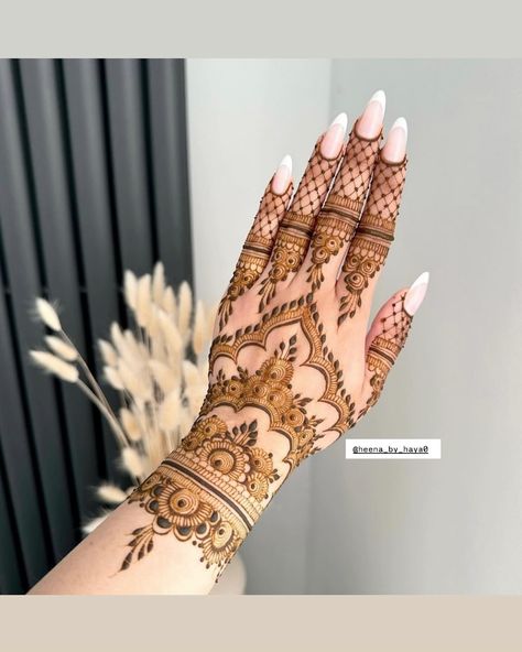 Floral Henna Designs, Mehndi Designs Bridal Hands, Latest Henna Designs, Bridal Henna Designs, Pretty Henna Designs, Full Mehndi Designs, Engagement Mehndi Designs, Latest Bridal Mehndi Designs, Mehndi Designs Front Hand