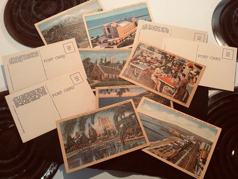 Old Post Cards Vintage Postcards, Writing Postcards Aesthetic, Old Postcards Aesthetic, Postcard Collection Ideas, Post Card Photography, Aesthetic Post Cards, Post Cards Aesthetic, Travel Postcards Aesthetic, Vintage Postcard Aesthetic