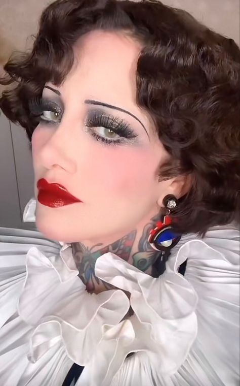 1920s Makeup Lips, Trapeze Artist Makeup, 1870s Makeup, 1890 Makeup, 1930s Makeup Look, Casino Royale Makeup, 1920s Glamour Makeup, 1920s Makeup Look Gatsby, Theater Makeup Ideas