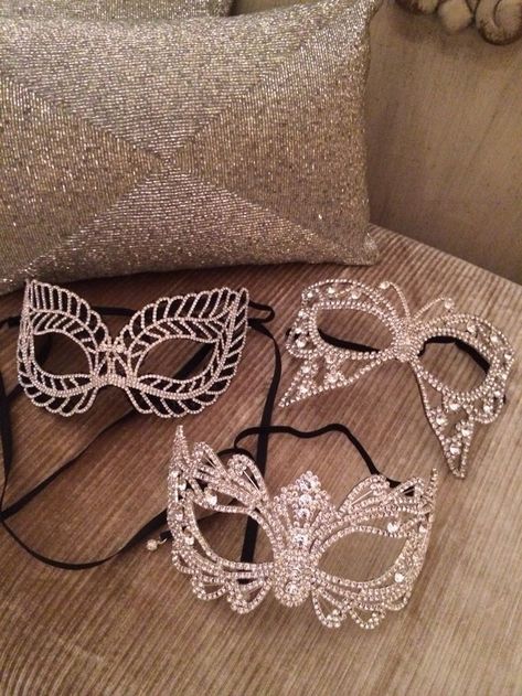 Prom Masks Masquerade, Mascarade Theme Prom Dresses, Masquerade Masks Aesthetic, Masquerade Prom Mask, Crystal Masquerade Mask, Cute Masquerade Mask, Mask Prom Outfit, Masquarede Ball Masks Diy, Masked Ball Mask