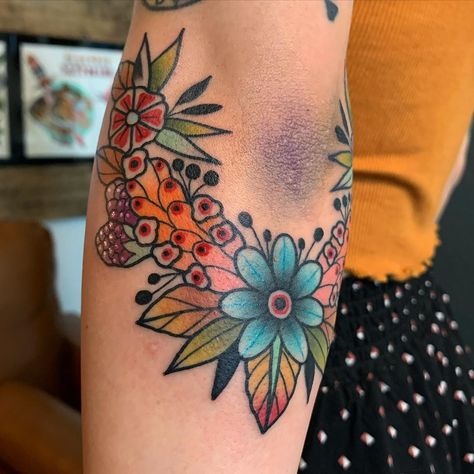 Floral Elbow Tattoo, Around The Elbow Tattoo, The Elbow Tattoo, Ster Tattoo, Frame Tattoo, Elbow Tattoo, Framed Tattoo, Elbow Tattoos, Cool Tattoos