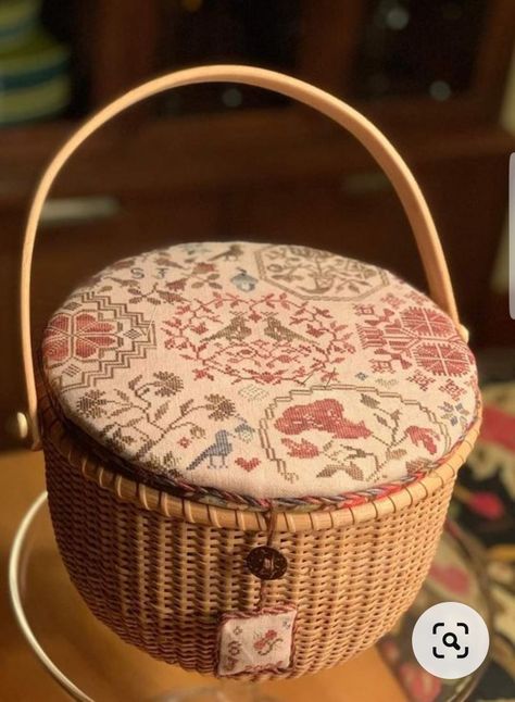 Cane Baskets, Pr Package, Basket Weaving Patterns, Chinese Decor, Craft Images, Bamboo Basket, Basket Gift, Dream Business, Mid Autumn