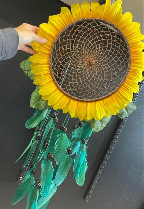 Sunflower Dream Catcher, Dreamcatchers, Dream Catcher, Art Ideas, Unique Design, Sunflower, Arts And Crafts, Unique Designs, Jewelry Making