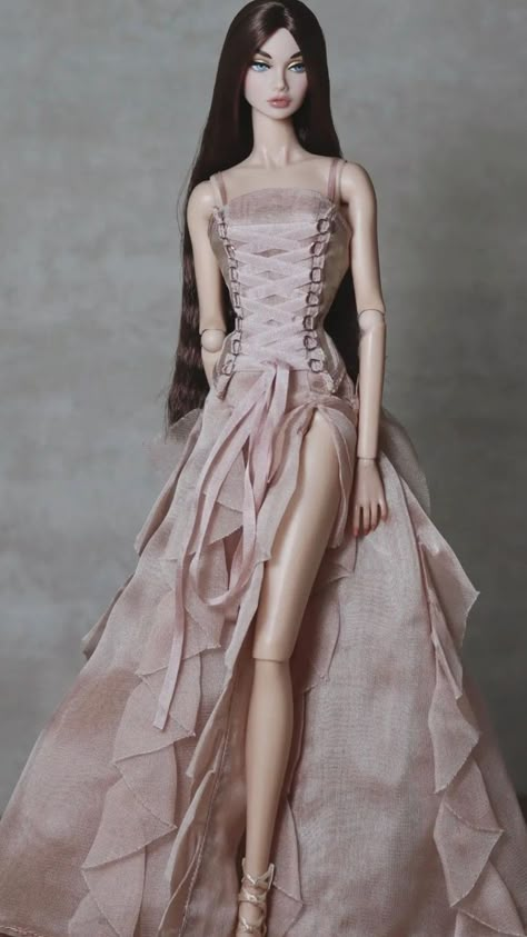 Dress Barbie Doll, Barbie Model, Glamour Dolls, Preformance Outfits, Barbie Dress Fashion, Barbie Gowns, Fashion Sewing Tutorials, Diy Fashion Clothing, Barbie Fashionista