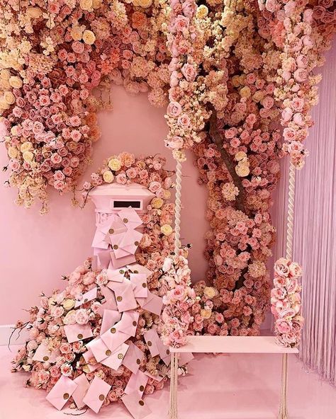 Hair Salon Interior Design, Salon Interior Design Ideas, Beauty Salon Interior Design, Nail Salon Decor, Pink Inspiration, Lash Business, Spa Business, Beauty Salon Interior, Beauty Salon Decor