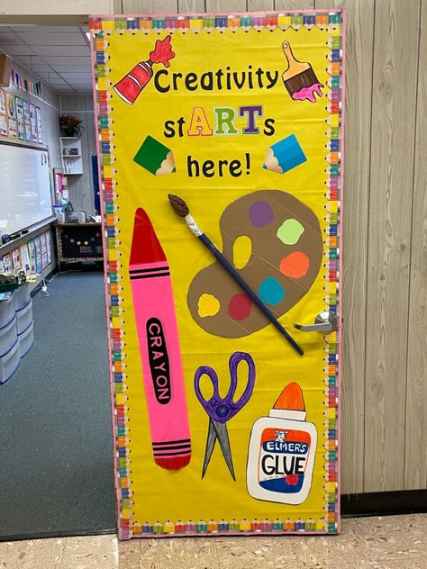 School Opening Day Decorations, Classroom Front Door Ideas, Art Room Door Decorations Classroom, Art Door Decorations, Summer Camp Decoration Ideas For School, Art Room Door Ideas, Art Door Decorations Classroom, Art Room Door Decoration, Art Classroom Door Ideas