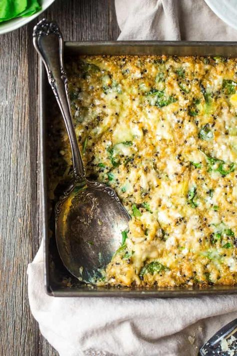 Quinoa Casserole with Spinach and Artichokes| Food Faith Fitness Artichoke Quinoa, Quinoa Casserole Recipes, Cauliflower Alfredo Sauce, Delicious Vegetarian Dinner, Gf Dinner, Cauliflower Alfredo, Quinoa Casserole, Plats Healthy, Healthier Options