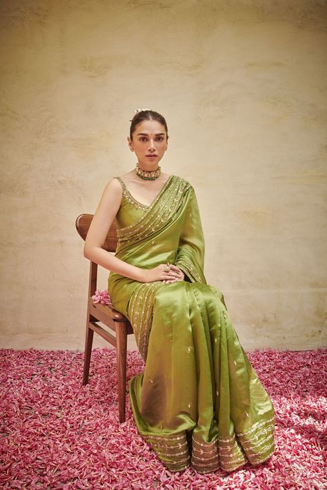 Punit Balana, Designer Sarees Wedding, Indian Sari Dress, Organza Silk Saree, Modern Saree, Casual Indian Fashion, Ladies Blouse Designs, Indian Fashion Saree, Indian Photoshoot