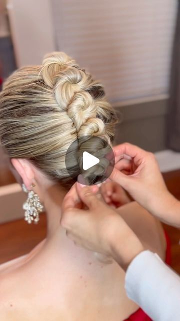 Updo For Medium Curly Hair, Long Hair French Twist, French Twist Updo Short Hair, Classy Updos For Long Hair, Braided Chignon Tutorial, Braided Updos For Long Hair, French Twist Updo Tutorial, Modern French Twist Updo, Updo Tutorial Videos