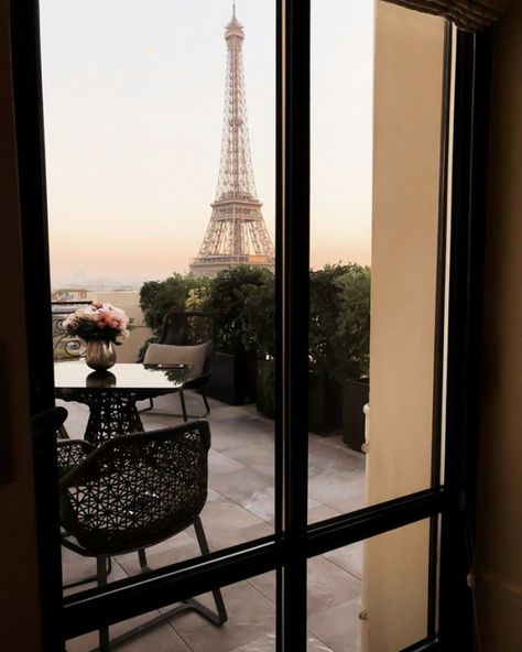 Eiffel Tower Balcony, Tower Balcony, Eiffel Tower Bedroom, Big Beautiful Houses, Paris Balcony, Hotel View, Paris Tower, Paris View, Paris Dream