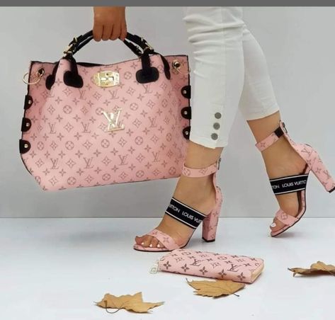 Woman Clothes, Pink Set, Louis Vuitton Shoes, Handbag Shoes, Vuitton Bag, Womens Purses, Bags Designer Fashion, Louis Vuitton Bag Neverfull, Chanel Handbags