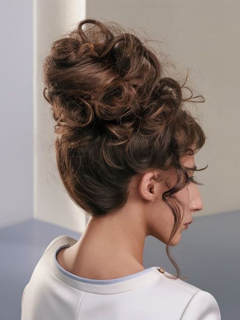 This voluminous textured bun features a carefree, tousled look with loose curls escaping from the style. Perfect for an edgy, modern take on the classic updo, this hairstyle blends elegance with a touch of wild, making it ideal for creative or casual events. Textured Bun, Classic Updo, Winter Formal, Formal Hairstyles, Loose Curls, Hair Styles