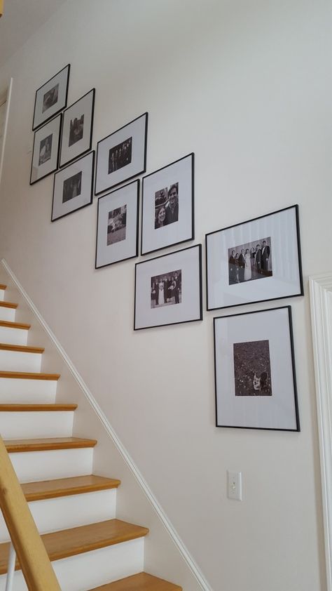 Foto Frames Wall, Staircase Photo Collage, Black Frame Gallery Wall Stairs, Black And White Gallery Wall Staircase, Staircase Picture Wall Frame Layout, Photo Wall Stairs, Staircase Photo Wall, Stairway Wall Decor, Frame Wall Layout