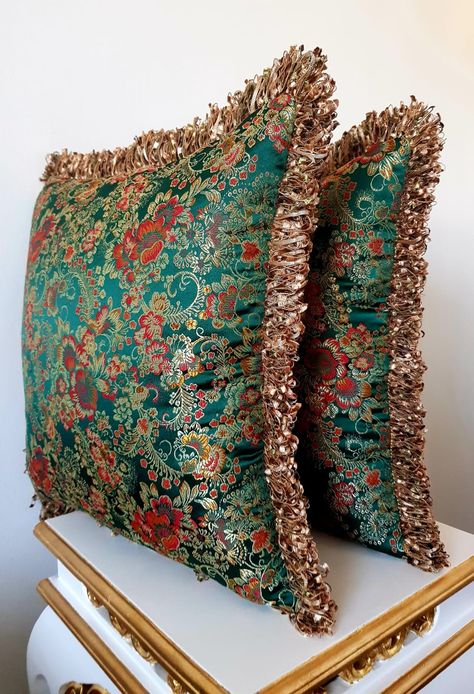 Sewing Pillows Ideas, Duppattas Designs Ideas, Diy Chair Covers, Fancy Cushions, Luxury Pillows Decorative, Silk Ribbon Embroidery Patterns, Colorful Room Decor, Designer Bed Sheets, Teal Decor