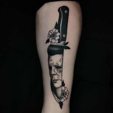 Micheal Myers Tattoo, Horror Tattoo Ideas, Michael Myers Tattoo, Myers Tattoo, Learn To Tattoo, Horror Movie Tattoos, Tattoos Instagram, Optical Illusion Tattoo, Movie Tattoo