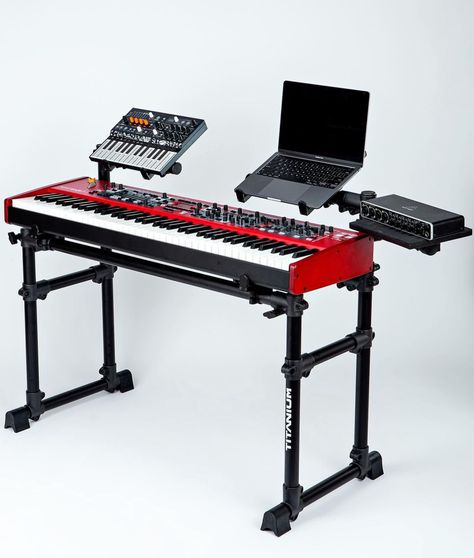 Mini Music Studio, Piano Setup, Studio Desing, Home Recording Studio Equipment, Live Sound System, Home Studio Desk, Recording Studio Equipment, Home Recording Studio Setup, Recording Studio Setup