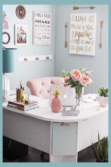 Home Office Ideas for Women (even if you're on a budget) Pretty small spaces and glam and elegant home office inspiration Feminine Home Office Ideas, Elegant Home Office, Feminine Home Offices, Home Office Inspiration, Cozy Home Office, Dream Office, Home Office Ideas, Design Blogs, Small Home Office