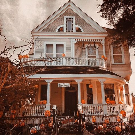 Halloween Fall Aesthetic, Aesthetic Lightroom Presets, Instagram Edits, Presets For Instagram, House Vibes, Spooky House, Spooky Szn, Cabin In The Woods, Halloween Home