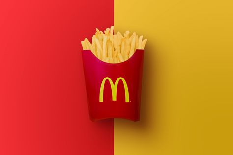 McDonald's UK to Start Serving Vegan Happy Meal in January 2020! - One Green PlanetOne Green Planet Mcdonalds Photography, Mcdonalds Wallpaper, Burger King Gift Card, Mac Donalds, Mcdonalds Food, Vegan Mcdonalds, Happy Meal Box, Mcdonalds Breakfast, Mcdonalds Gift Card