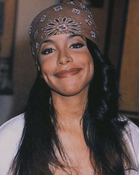 Girls With Dimples, Rip Aaliyah, Aaliyah Pictures, Aaliyah Style, Aaliyah Haughton, Punk Makeup, Celebrity Style Icons, Hip Hop And R&b, Doja Cat