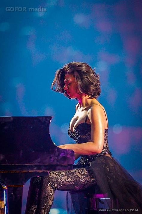 Piano Girl, Khatia Buniatishvili, Classical Musicians, Fitness Motivation Pictures, Piano Man, Piano Player, Female Musicians, Music Mix, Music Fashion