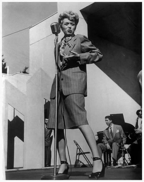 June Christy on tour with Stan Kenton in the 1940s. June Christy, Blues Singers, Jazz Artists, Cool Jazz, Swing Dance, Louis Armstrong, Smooth Jazz, Jazz Musicians, Music Promotion