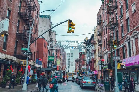 Top 12 Restaurants in NYC's Little Italy You Need to Try - GiftYa Canal Street New York, Little Italy Nyc, Italy Restaurant, Visiting Nyc, Street New York, Amazing Street Art, East River, Restaurant New York, Unique Buildings