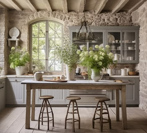 Cozy Cottage Kitchen, European Cottage, Rustic Country Kitchens, European Kitchens, Casa Country, Cottage Interior, Cottage Kitchens, French Country Kitchen, French Country House