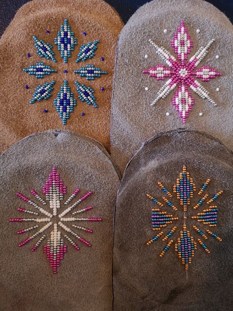 Native American Embroidery Designs, Native Moccasins Pattern, Mocassin Beading Patterns, Moccasin Beading Pattern Design, Native Beading Patterns Moccasins, Beaded Mittens Native, Moccasin Beading Pattern, Native American Beading Patterns Free Indian Beadwork, Moccasin Beading